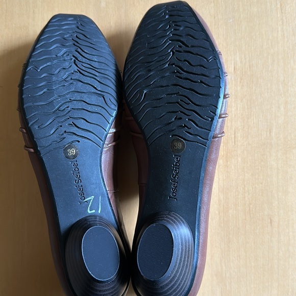 Josef Seibel Brown 1” heels - Picture 3 of 4